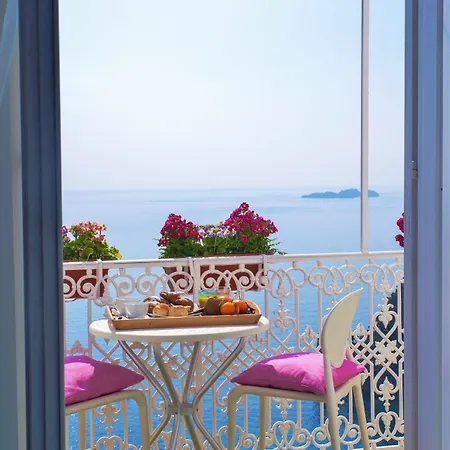 Alojamento de Acomodação e Pequeno-almoço Casa Nilde 4*